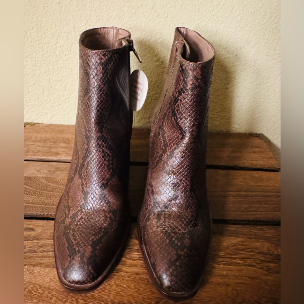 Wonders Brand Brown Snakeskin Ankle Boots Size 37. Genuine, Handmade in Spain.